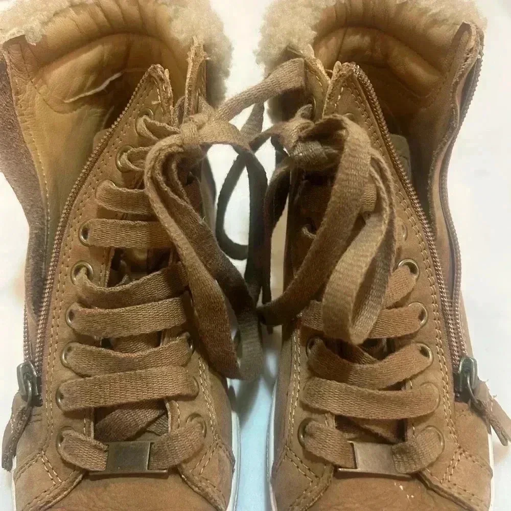 Woman's size 6 Ugg bootie/sneaker chestnut color